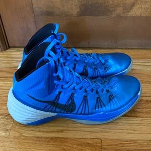 Mens Nike basketball sneakers